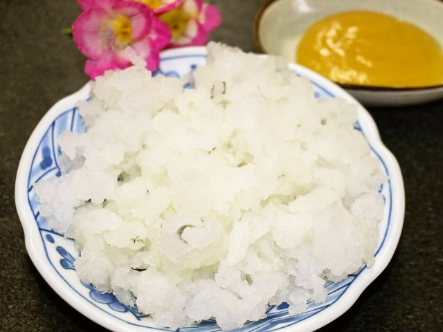 さらしくじら小粒皿盛りつけ